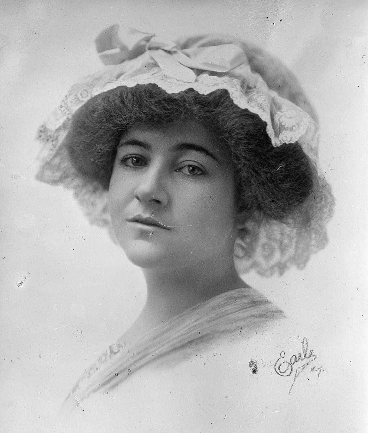 Dorothy Harriet Camille Arnold — photograph